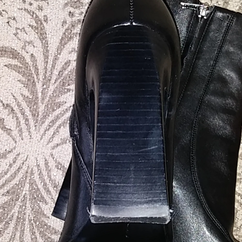 Marc Fisher Side Zipper Black Display Bootie 10M - Picture 4 of 8